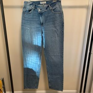 Abercrombie & Fitch, Curve Love Ultra High Rise 90s Straight Jean (31 L)